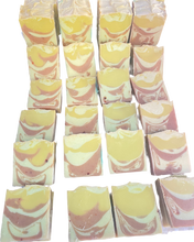 Load image into Gallery viewer, Dry Tobacco & Hay